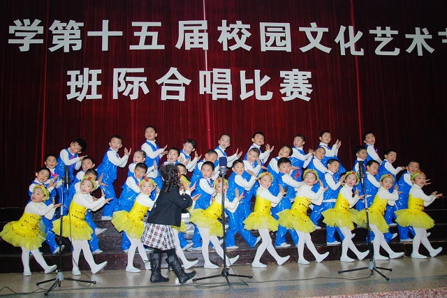 和諧校園文化建設(shè)需要注重軟環(huán)境建設(shè)，堅持以人為本